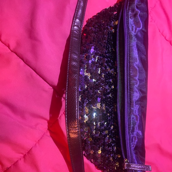 Purple and gold sequin shoulder bag with a zipper closure. - Picture 6 of 6